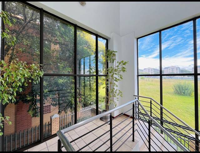 658M² OFFICE FOR SALE IN MIDRIDGE PARK